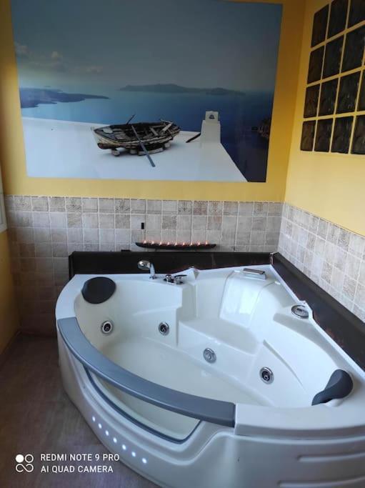 Coqueto Alojamiento Con Banera De Hidromasaje Apartment Tarragona Ngoại thất bức ảnh